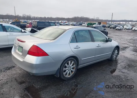 2006 Honda Accord 3.0 Ex z USA, uszkodzony, nr VIN 1HGCM665X6A057785